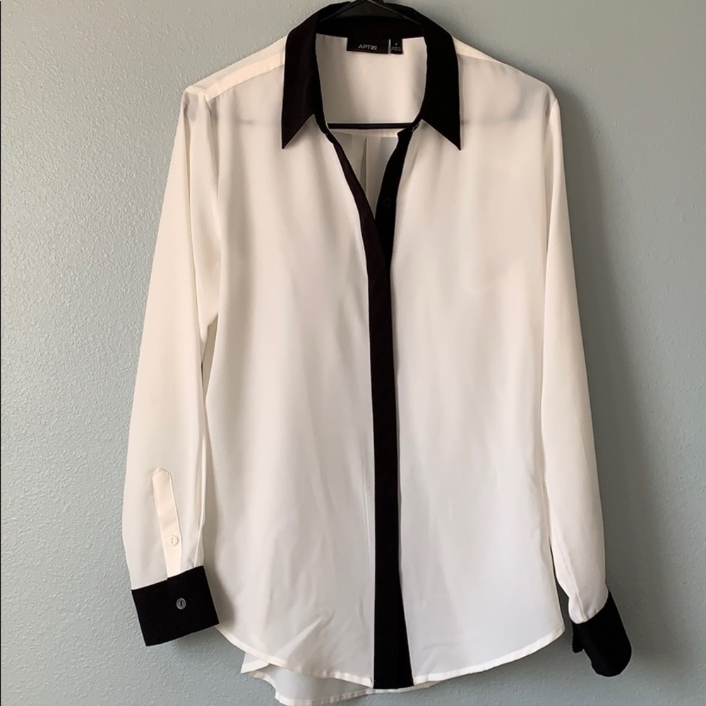 4/25! BNWOT blouse!